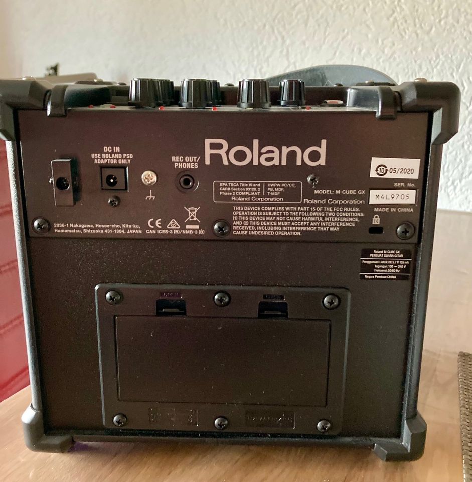 E - Gitarre Ibanez und Roland Verstärker Set inkl. Zubehör in Ottweiler