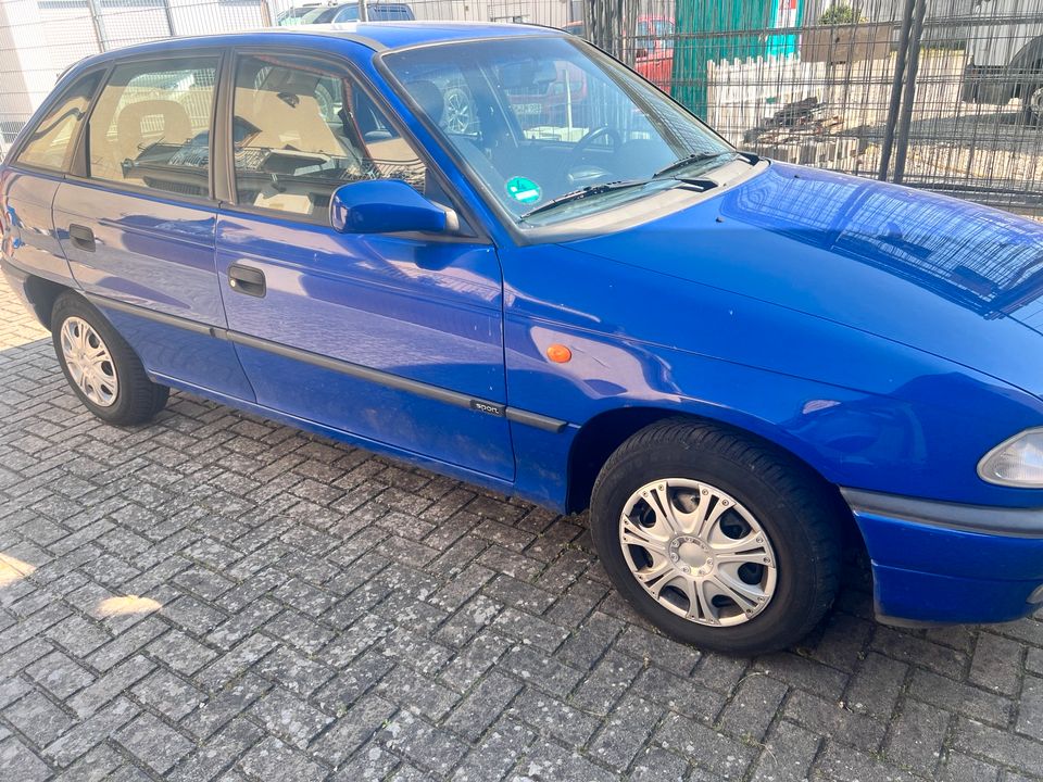 Opel Astra 1.6 Benzin in Bamberg