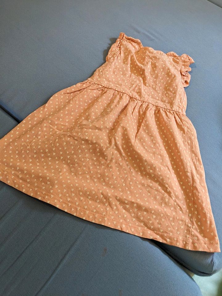 Kleines Kleidungspaket für Mädchen, Größe 104/110 in Nonnweiler