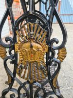 Antike Nähmaschine Gusseisen Tisch Gestell mit Krone und EK. 1900 Sachsen-Anhalt - Genthin Vorschau