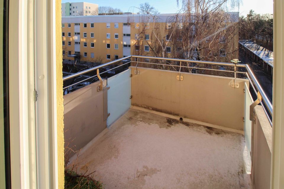 Greifen Sie zu! Gepflegte Etagenwohnung mit Balkon und separater Einzelgarage in Bogenhausen in München