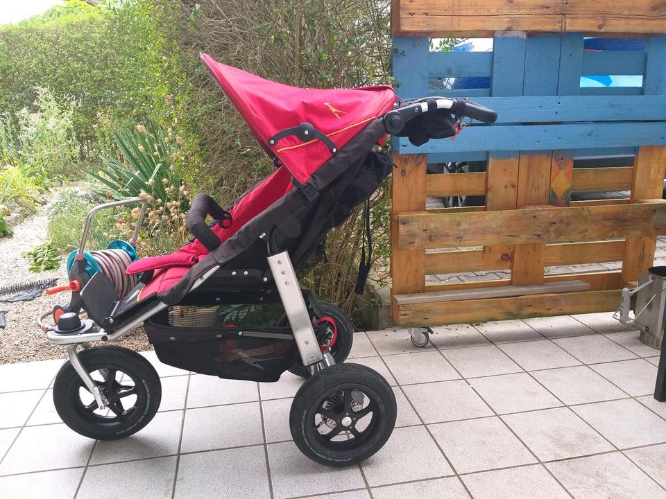 Kinderwagen TFK Joggster Adventure mit viel Zubehör in Pfarrkirchen