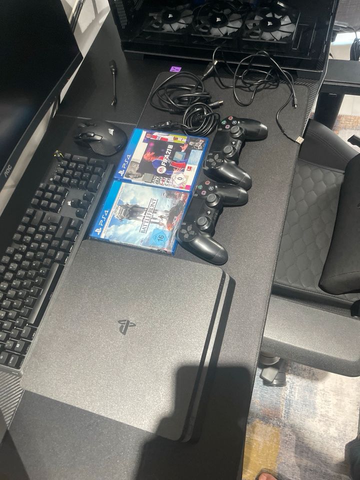 Ps4 inkl. 2 Controller + 2 spiele + alles Kabel in München