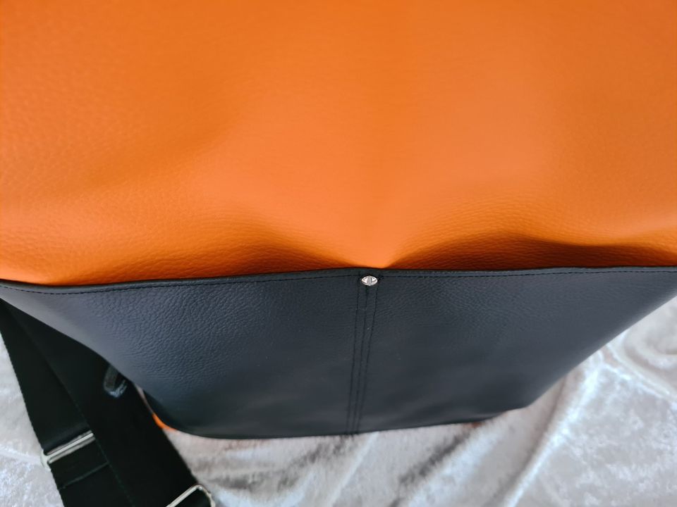 Umhängetasche „Flippo“ orange schwarz / Gurtbandtasche in Hamburg