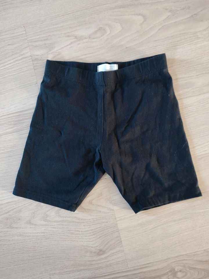 Kurze Hose / Shorts Gr. 140 in Lehre