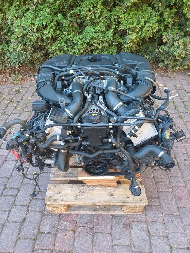 BMW G01 G02 G11 G12 G40 G31 M550I 750 N63B44C 4.4 MOTOR KOMPLETT in Hennigsdorf