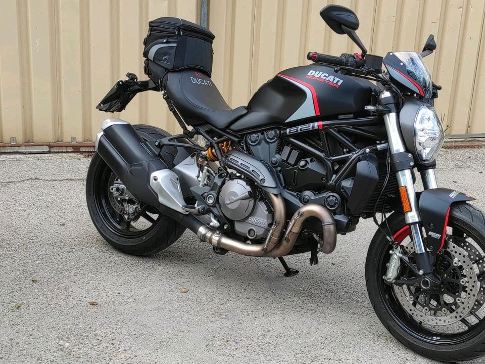 Ducati Monster 821 DARK stealth in Emden