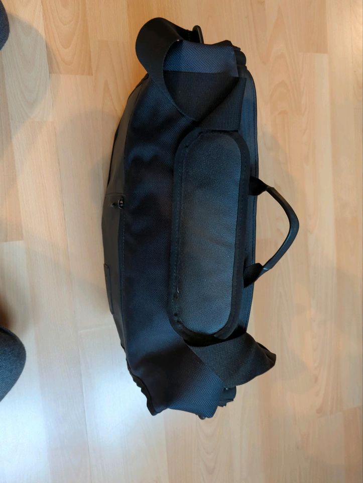 Elops Fahrradtasche Businessbag 500 15 schwarz/grau neuwertig in Frankfurt am Main