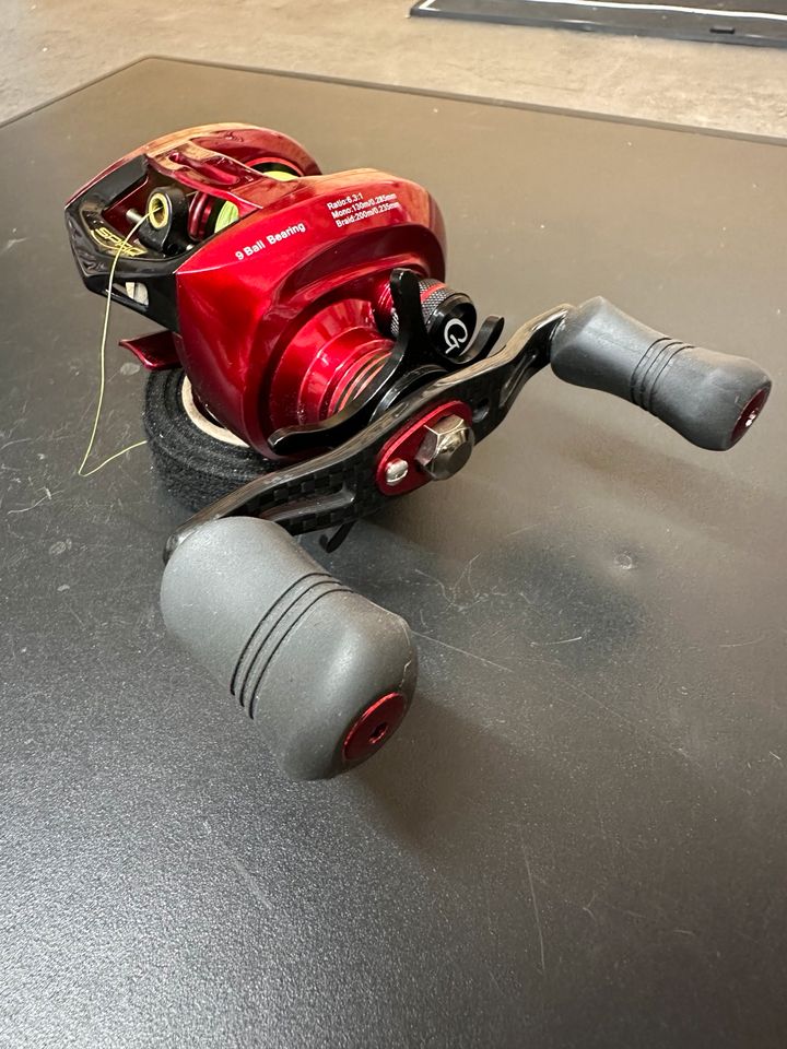 SPRO Grand ARC FireRed Baitcast Rolle in Bad Vilbel