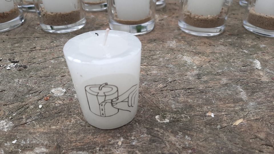 23 Teelicht-Gläser mit Glas und Kerzen in Itzehoe