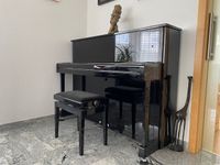 Yamaha Klavier B2 schwarz hochglanz poliert Chrom inkl. Stuhl Baden-Württemberg - Aldingen Vorschau