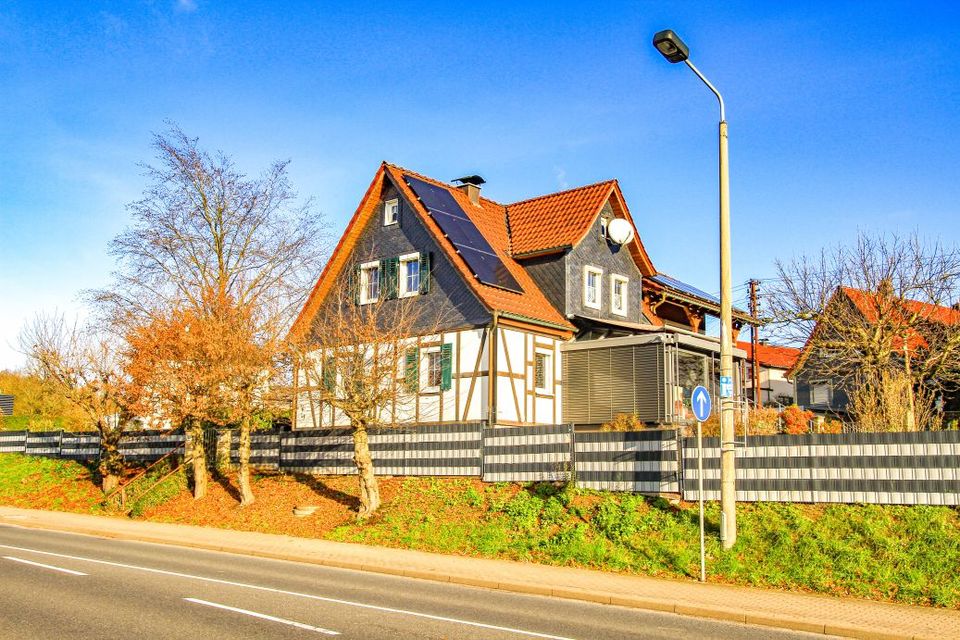 1-2 Familienhaus mit großem Grundstück und überdachtem Pool in Auengrund