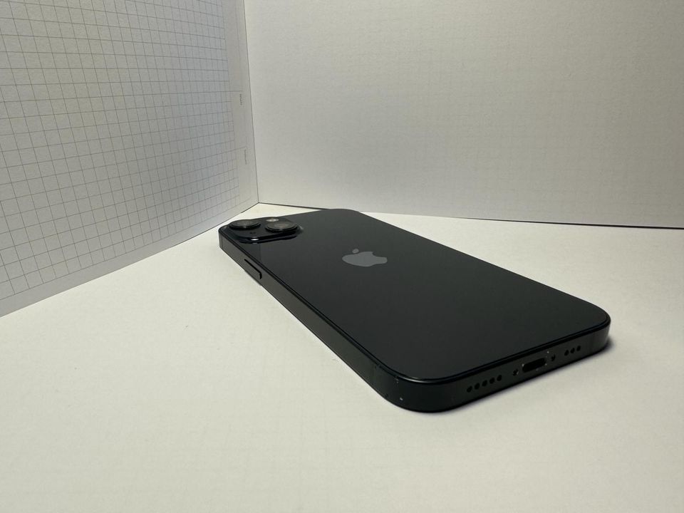 Apple Iphone 13 128Gb Gebraucht+Zubehör(tausch apple airpods max) in Wilhelmshaven
