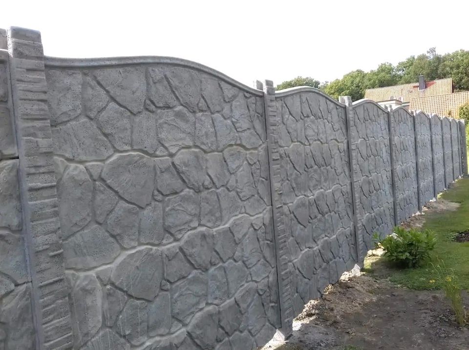 Betonzaun,  Sichtschutzzaun, Lärmschutz,  betonwand mit Muster in Waren (Müritz)