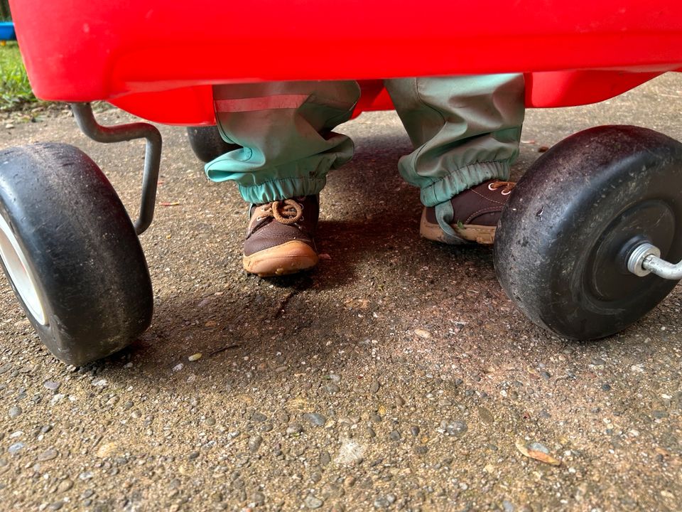 Kinderfahrzeug Tretauto Garten Outdoor in Mulfingen