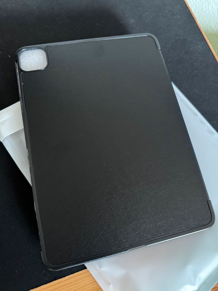 iMoshion Trifold Klapphülle iPad Pro 11 NEU Schwarz in Wetzlar