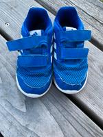Adidas Turnschuh Hallenschuh Größe 26 1/2 Kr. Altötting - Winhöring Vorschau