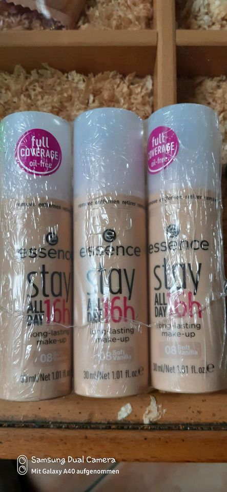 Make up Essence stay All day in Wardenburg