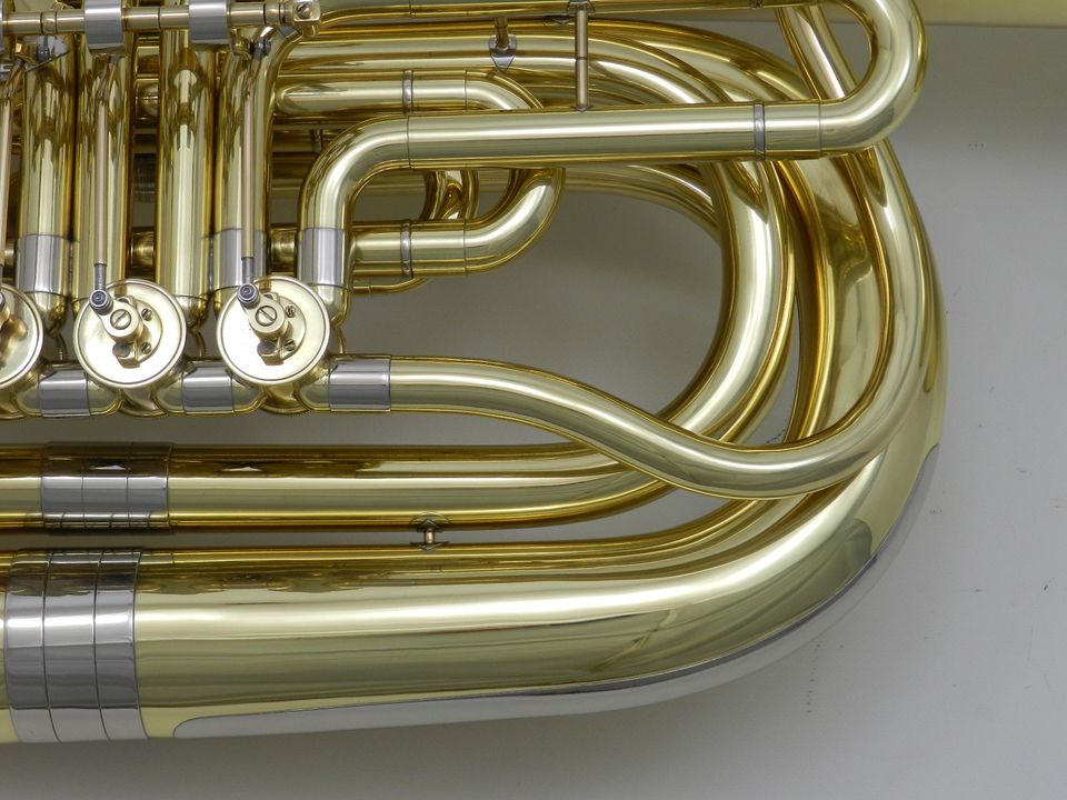 Tuba Bb Amati Lackiert Nach kompletter Renovierung DR22-212 in Görlitz