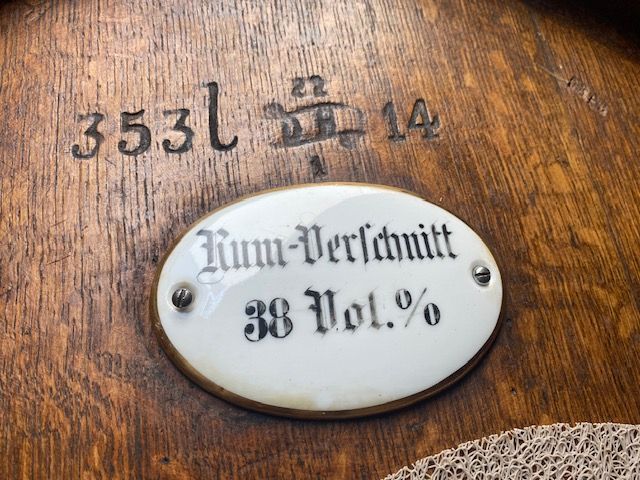 Rum Eichen Fass, 353 Liter, oval, Tisch, Kommode, Liebhaberstück in Gorleben