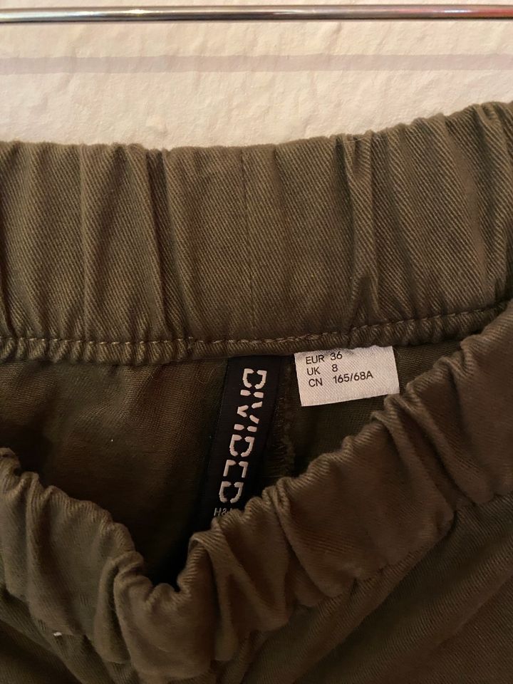 Dunkelgrüne Baggy Jeans von H&M in Größe 36 in Kaarst