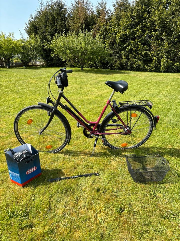 Fahrrad von Herkules mit Pumpe, Korb und Helm in Limburg