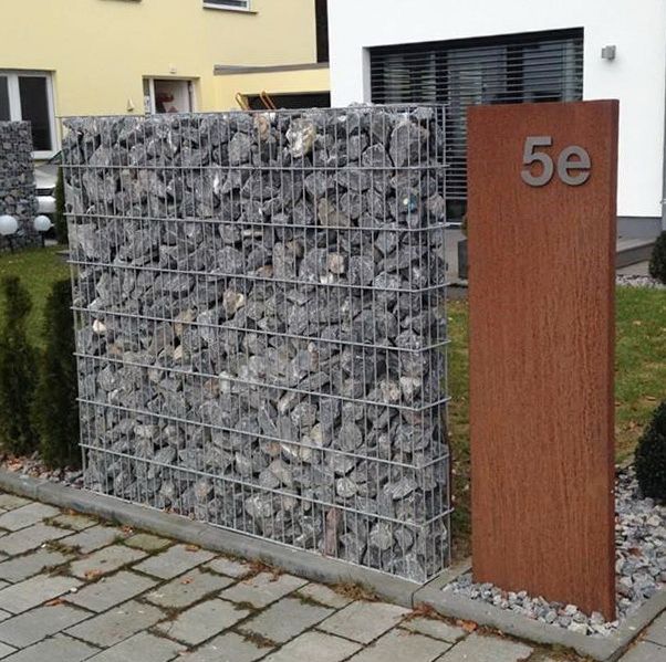 Cortenstahl Stele mit Ihrer Hausnummer aus Edelstahl in Wietmarschen