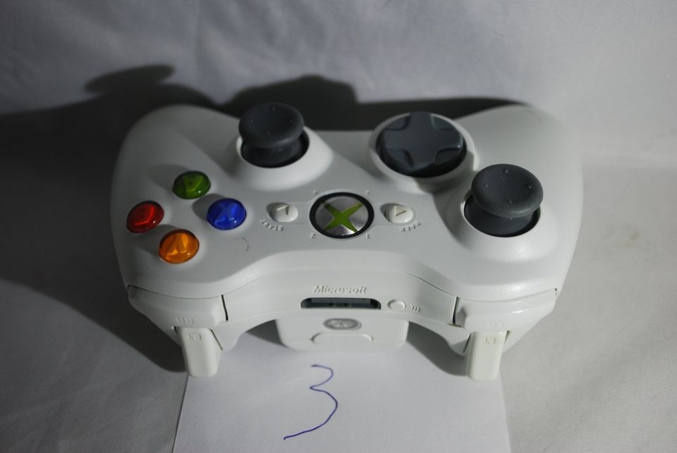 Erneuerter Weißer Xbox 360 Controller (3) in Melle