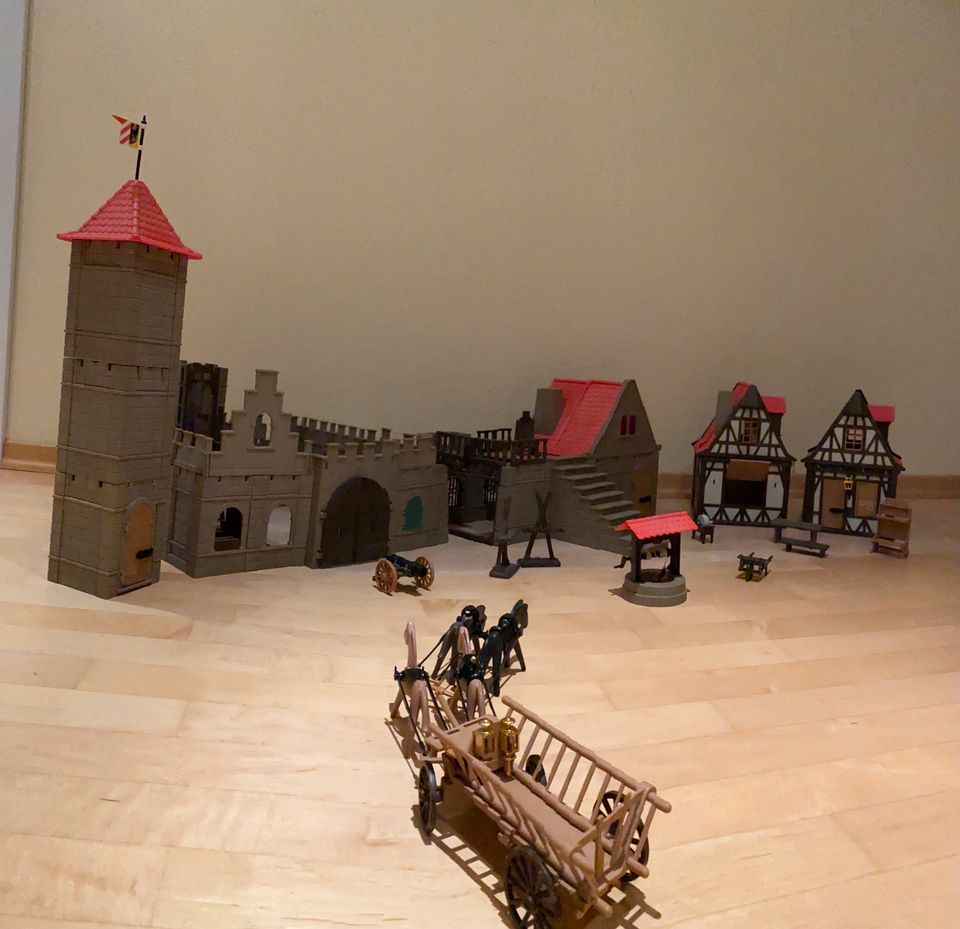 Playmobil Ritterburg , Häuser, Zubehör Paket in Elsfleth