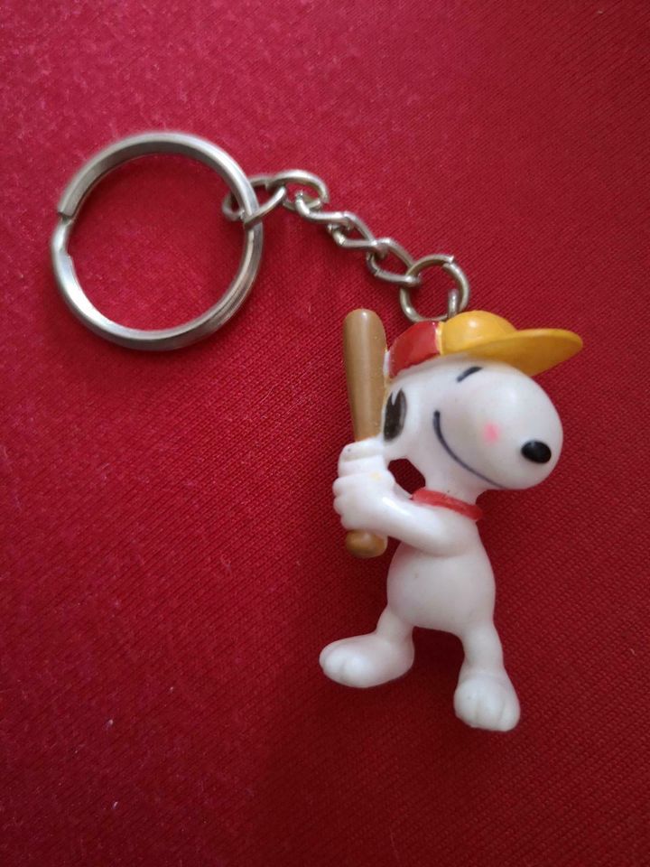 Snoopy Schlüsselanhänger Baseball Baseballschläger Kappe in Essen