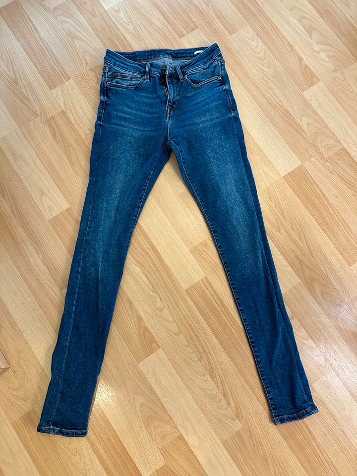 Esprit Skinny Fit Jeans -medium rise 27/32 in Darmstadt