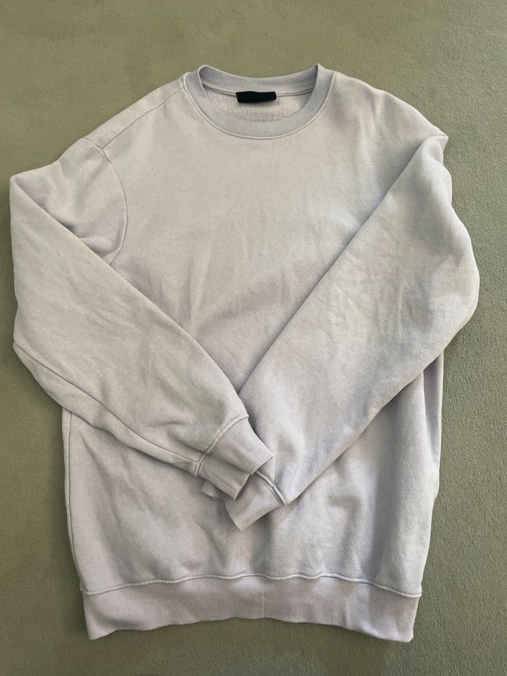 Lila Flieder Crewneck Sweatshirt S H&M HM in Neustadt am Rübenberge