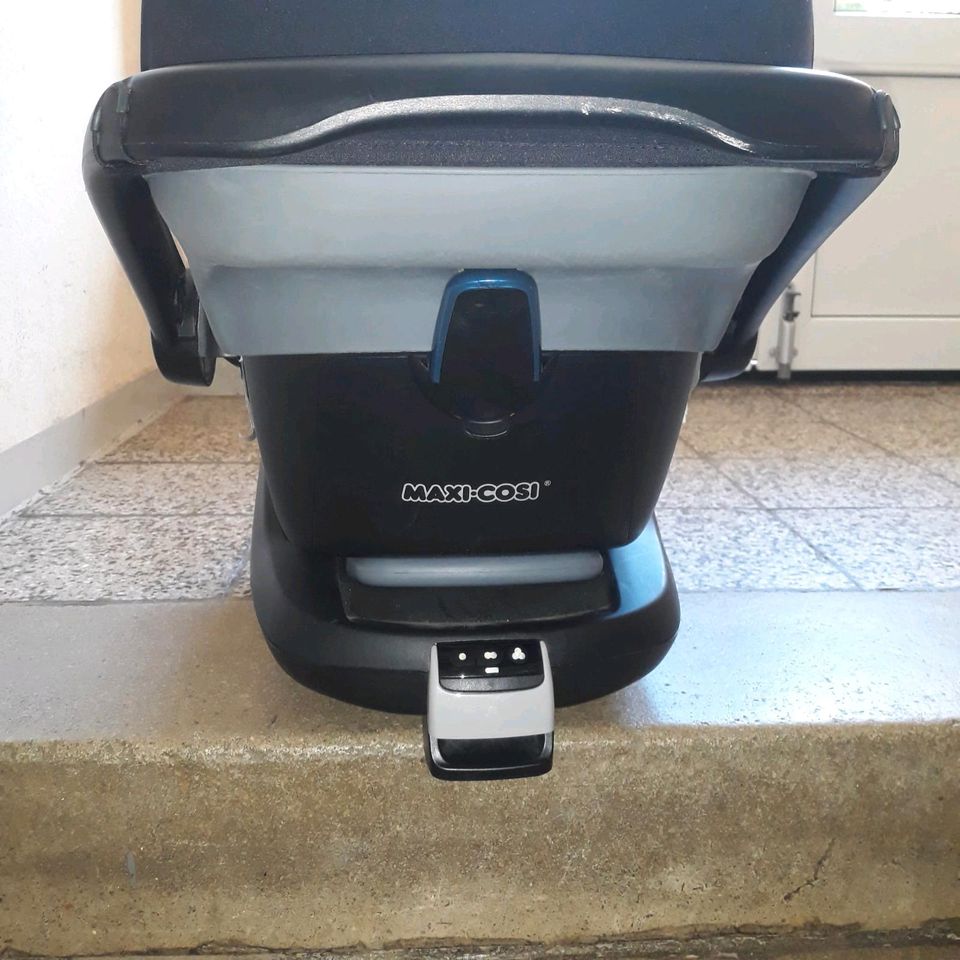 Maxi Cosi Cabriofix Babyschale mit Basisstation in Sitzendorf