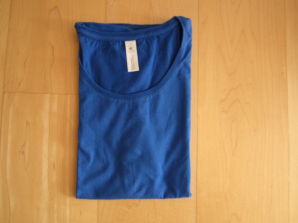 T-Shirt blau, Gr. XL, B&C in Berlin