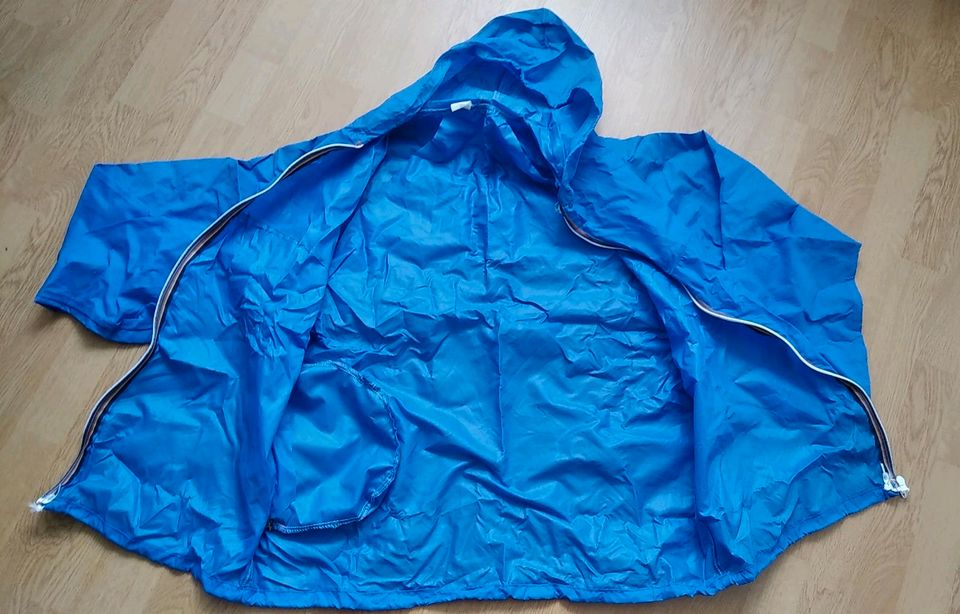 Herren Regenjacke Windjacke Jacke mit Kapuze blau Gr. 48 / 50 in Lichtenfels