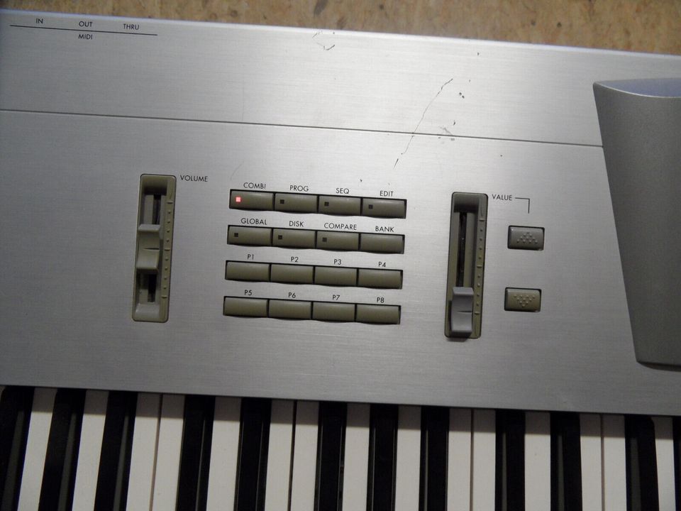 Korg Trinity 76 tasten Version in Hammelburg