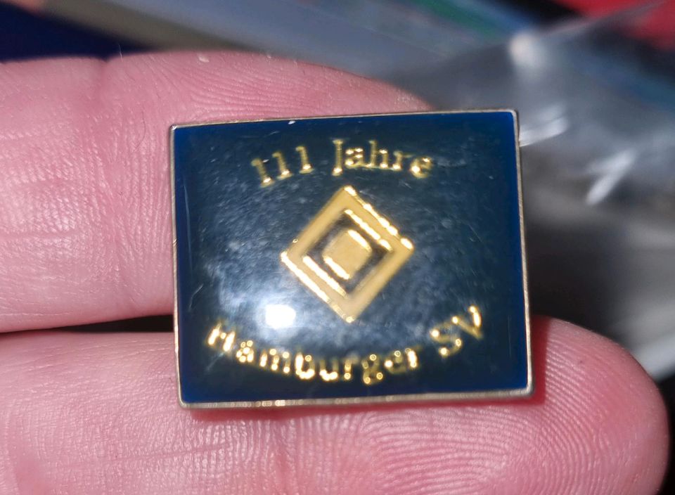 HSV Jubiläums Pin 111 Jahre lag nur in Vitrine in Kassel