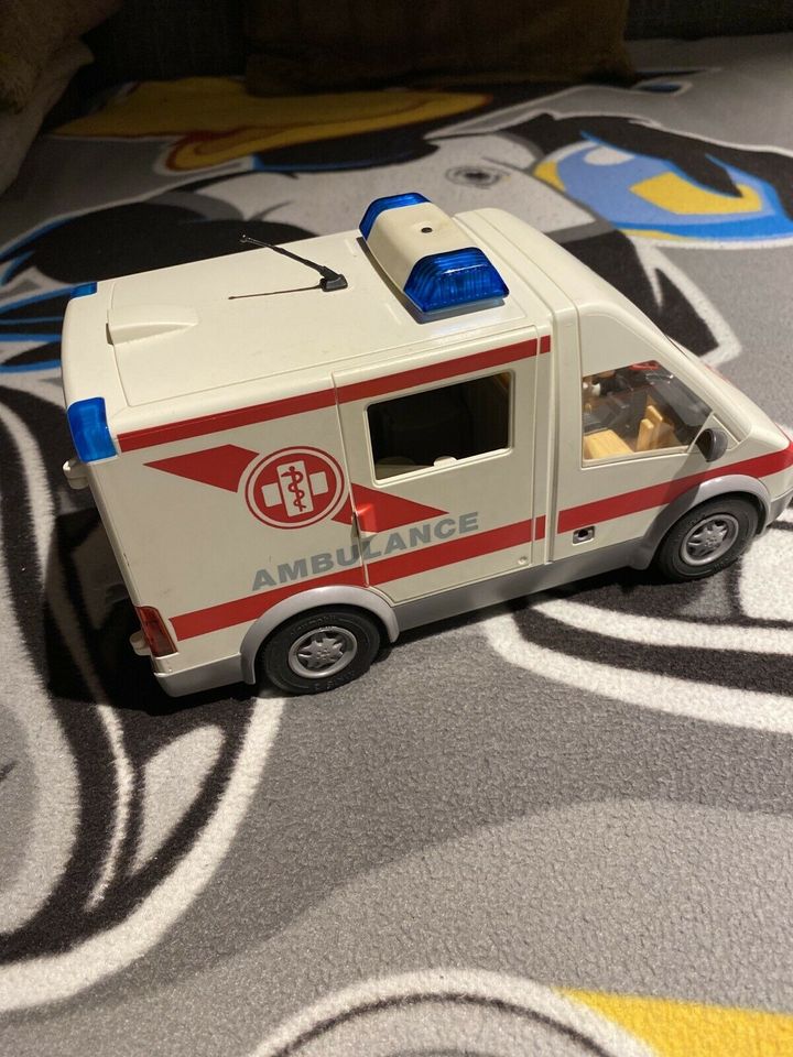 Playmobil Krankenwagen zu verkaufen in Leer (Ostfriesland)