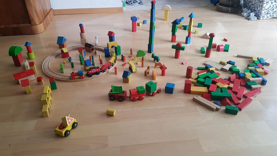 Brio Bahn, Holzklötze, Holzfiguren in Freiburg im Breisgau