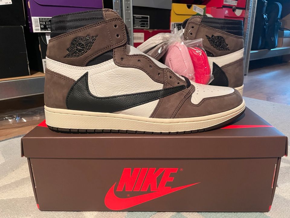 Nike Air Jordan 1 x Travis Scott High Mokka in Eningen