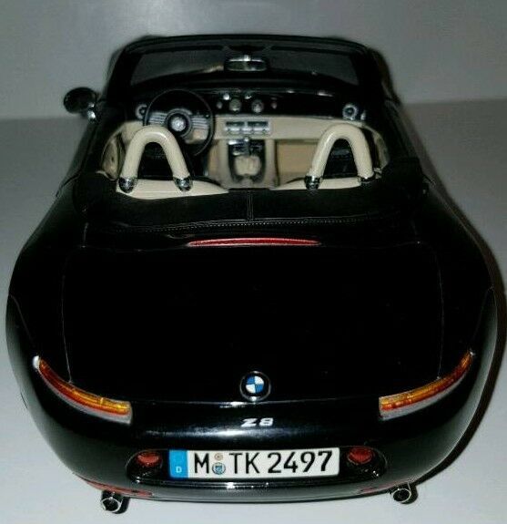 Kyosho BMW Z8 DEALER-VERSION 1:18 in Köln