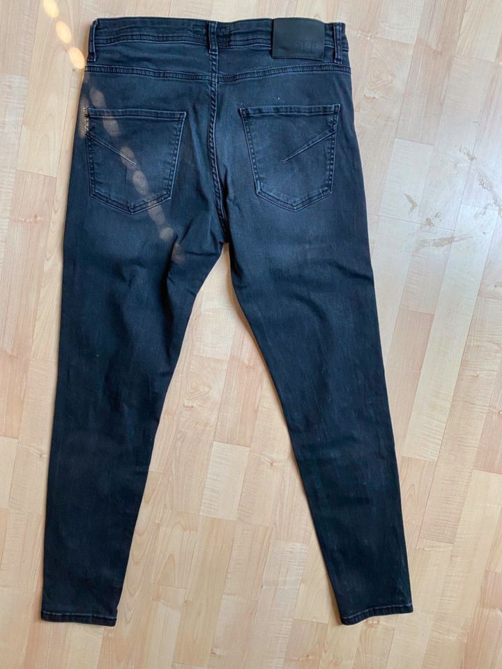 DEF Jeans Slim Fit schwarz (Größe 31) in Suhl