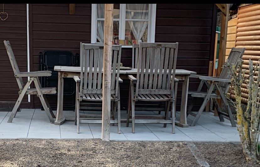 Gartentisch aus Holz mit 6 Stühlen in Regensburg