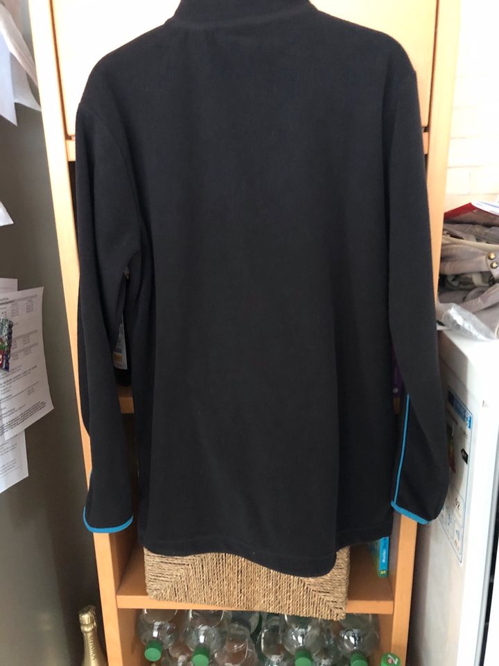 Fleece Jacke schwarz Gr. 152 neuwertig in Neuler