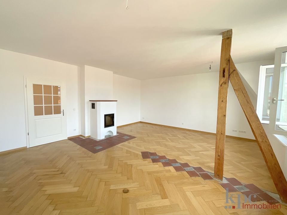 Altbaujuwel mit 163m² Wfl. im Herzen Schwabings! Balkon! EBK!  Kaminofen! Lift! Befristet! in München