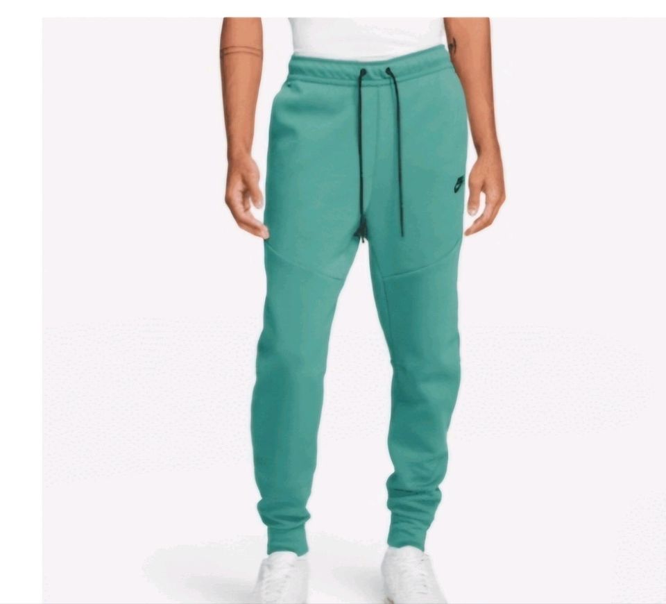 Nike Tech Fleece Herren Jogginghose in Norderstedt