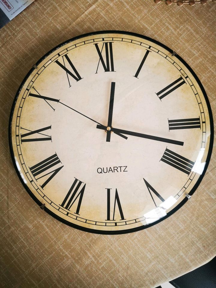 Quartz Wanduhr Vintage gebraucht in Mogendorf