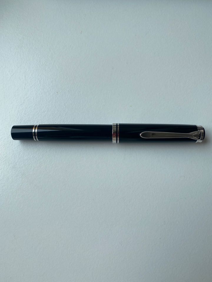 Pelikan Füllfederhalter M800 in schwarz in Hamburg