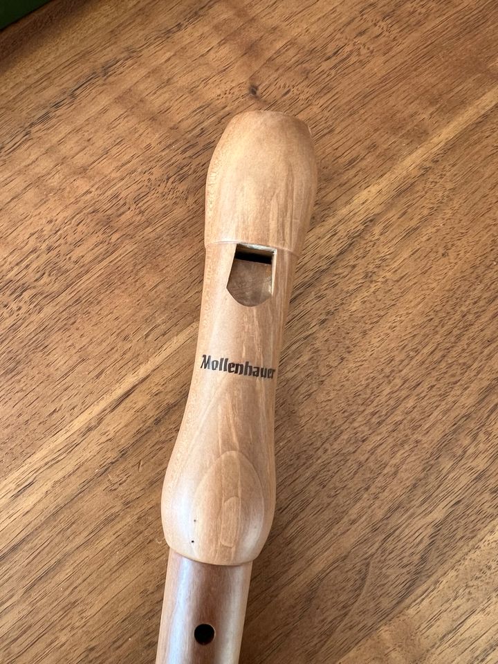 Eine Mollenhauer Blockflöte aus Holz, Instrument in Bonn