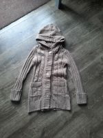 Strickjacke Jacke mit Kapuze Größe 134 / 140 Sachsen - Meerane Vorschau